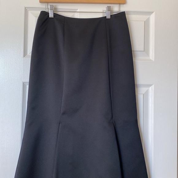 In excellent like new condition CACHE flair size S maxi evening linned skirt . - Picture 2 of 13